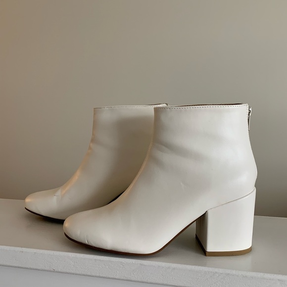 Nasty Gal White/Ivory Ankle Booties, size 37/5.5 - Picture 1 of 4